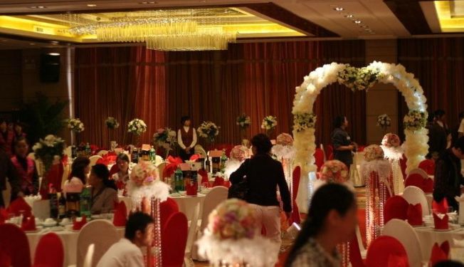！本地人爆料不是第一次婚庆公司回应了尊龙凯时APP陕西婚礼中途撤场后续(图2)