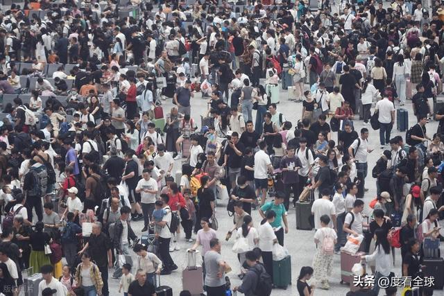 大军背后藏着中国交通的温度与速度!凯时尊龙凌晨3点的杭州东站:返程(图6) 大军背后藏着中国交通的温度与速度!凯时尊龙凌晨3点的杭州东站:返程(图6)