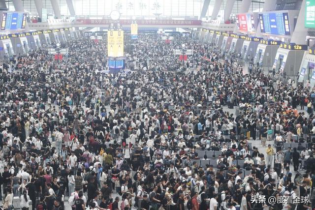 大军背后藏着中国交通的温度与速度!凯时尊龙凌晨3点的杭州东站:返程(图5) 大军背后藏着中国交通的温度与速度!凯时尊龙凌晨3点的杭州东站:返程(图5)