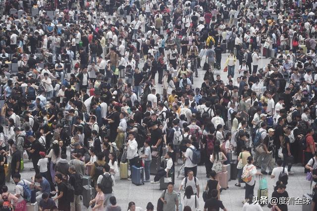 大军背后藏着中国交通的温度与速度!凯时尊龙凌晨3点的杭州东站:返程(图8) 大军背后藏着中国交通的温度与速度!凯时尊龙凌晨3点的杭州东站:返程(图8)