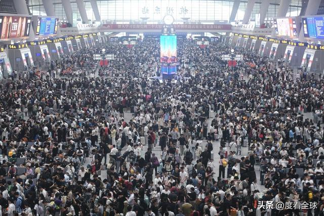大军背后藏着中国交通的温度与速度!凯时尊龙凌晨3点的杭州东站:返程(图13) 大军背后藏着中国交通的温度与速度!凯时尊龙凌晨3点的杭州东站:返程(图13)
