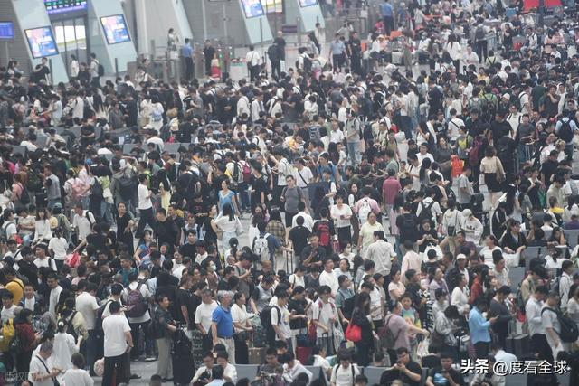 大军背后藏着中国交通的温度与速度!凯时尊龙凌晨3点的杭州东站:返程(图16) 大军背后藏着中国交通的温度与速度!凯时尊龙凌晨3点的杭州东站:返程(图16)